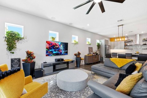 Casa en venta en Orlando, Florida, 5 dormitorios, 234.39 m2 № 2203043 - foto 11