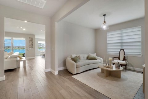 House in Port St. Lucie, Florida 4 bedrooms, 231.51 sq.m. № 2083619 - photo 6