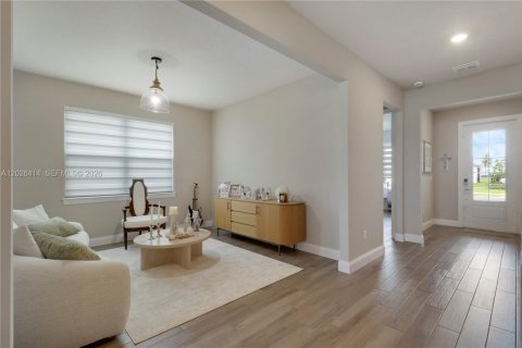 House in Port St. Lucie, Florida 4 bedrooms, 231.51 sq.m. № 2083619 - photo 5