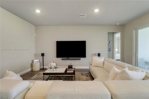 House in Port St. Lucie, Florida 4 bedrooms, 231.51 sq.m. № 2083619 - photo 21