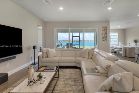 House in Port St. Lucie, Florida 4 bedrooms, 231.51 sq.m. № 2083619 - photo 24