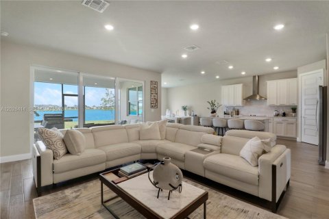 House in Port St. Lucie, Florida 4 bedrooms, 231.51 sq.m. № 2083619 - photo 25