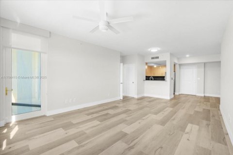 Condo in Fort Lauderdale, Florida, 2 bedrooms  № 1697465 - photo 8