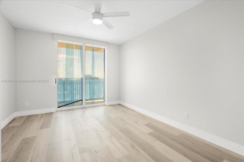 Condo in Fort Lauderdale, Florida, 2 bedrooms  № 1697465 - photo 5