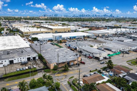 Immobilier commercial à Hialeah, Floride № 2086201