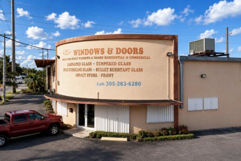 Immobilier commercial à vendre à Hialeah, Floride № 2086201 - photo 2