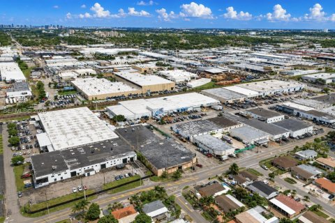 Immobilier commercial à vendre à Hialeah, Floride № 2086201 - photo 3