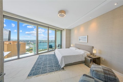 Condo in Sunny Isles Beach, Florida, 2 bedrooms № 1926829 - photo 21