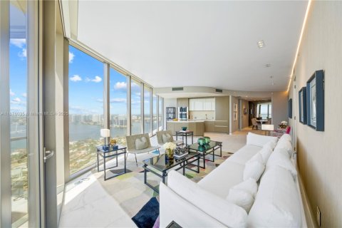 Condo in Sunny Isles Beach, Florida, 2 bedrooms № 1926829 - photo 7