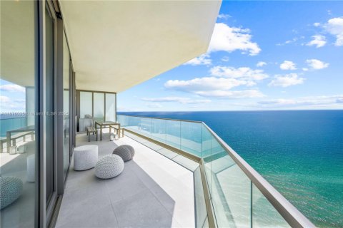 Condo in Sunny Isles Beach, Florida, 2 bedrooms № 1926829 - photo 8