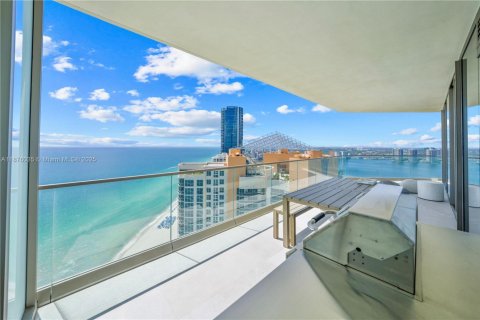 Condo in Sunny Isles Beach, Florida, 2 bedrooms № 1926829 - photo 17