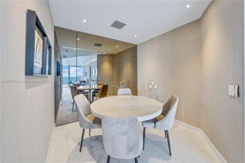 Condo in Sunny Isles Beach, Florida, 2 bedrooms № 1926829 - photo 4