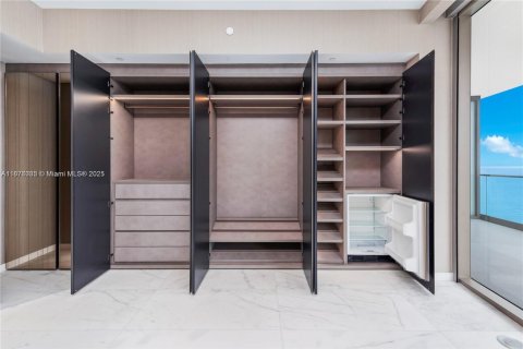 Condo in Sunny Isles Beach, Florida, 2 bedrooms № 1926829 - photo 15
