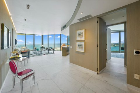 Condo in Sunny Isles Beach, Florida, 2 bedrooms № 1926829 - photo 6