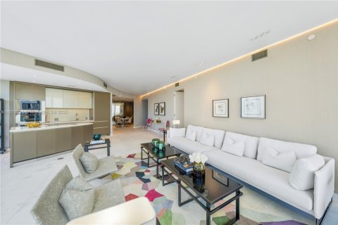 Condo in Sunny Isles Beach, Florida, 2 bedrooms № 1926829 - photo 3
