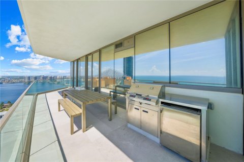 Condo in Sunny Isles Beach, Florida, 2 bedrooms № 1926829 - photo 16