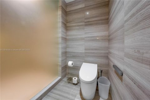 Condo in Sunny Isles Beach, Florida, 2 bedrooms № 1926829 - photo 20