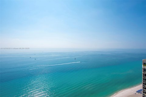 Condo in Sunny Isles Beach, Florida, 2 bedrooms № 1926829 - photo 12