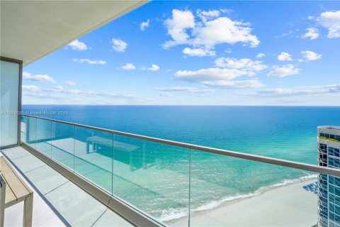 Condo in Sunny Isles Beach, Florida, 2 bedrooms № 1926829 - photo 10