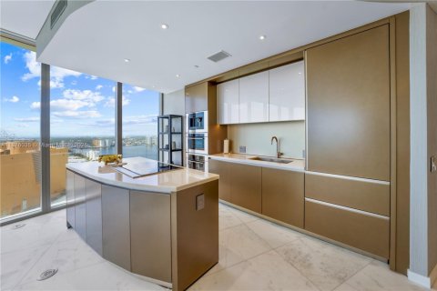 Condo in Sunny Isles Beach, Florida, 2 bedrooms № 1926829 - photo 2