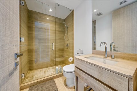 Condo in Sunny Isles Beach, Florida, 2 bedrooms № 1926829 - photo 23