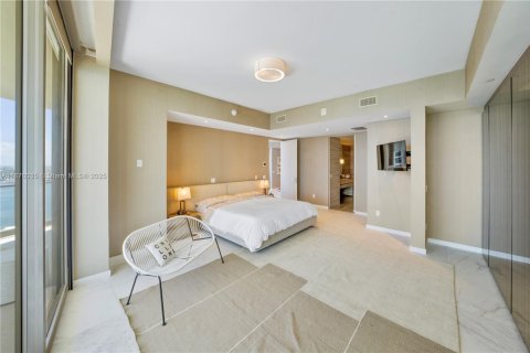 Condo in Sunny Isles Beach, Florida, 2 bedrooms № 1926829 - photo 14