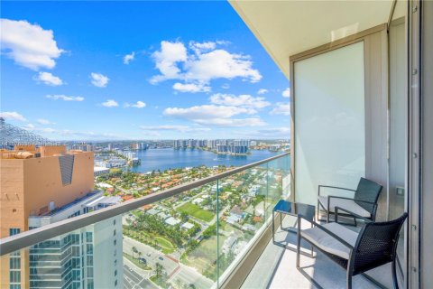 Condo in Sunny Isles Beach, Florida, 2 bedrooms № 1926829 - photo 25