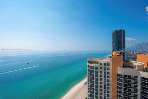 Condo in Sunny Isles Beach, Florida, 2 bedrooms № 1926829 - photo 29
