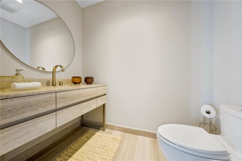 Condo in Sunny Isles Beach, Florida, 2 bedrooms № 1926829 - photo 26