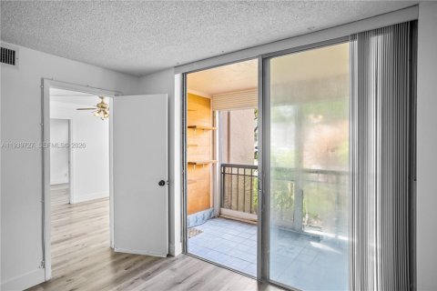 Condo in Hallandale Beach, Florida, 2 bedrooms  № 1997045 - photo 26
