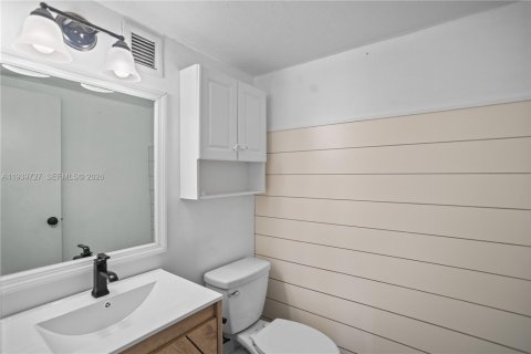 Condo in Hallandale Beach, Florida, 2 bedrooms  № 1997045 - photo 10