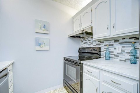 Condo in Zephyrhills, Florida, 1 bedroom  № 1767588 - photo 14