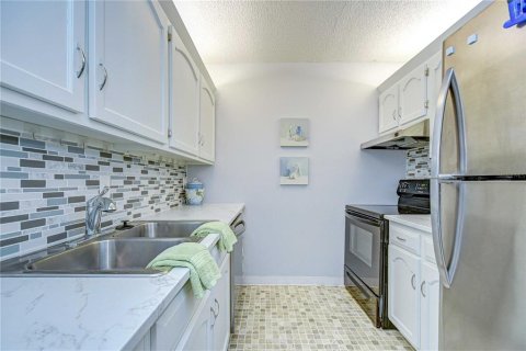 Condo in Zephyrhills, Florida, 1 bedroom  № 1767588 - photo 10