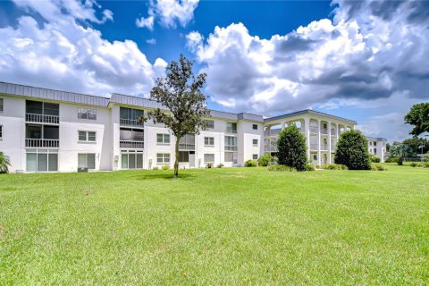 Condo in Zephyrhills, Florida, 1 bedroom  № 1767588 - photo 25
