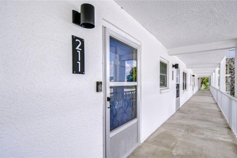 Condo in Zephyrhills, Florida, 1 bedroom  № 1767588 - photo 5