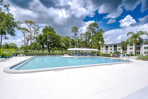Condo in Zephyrhills, Florida, 1 bedroom  № 1767588 - photo 2