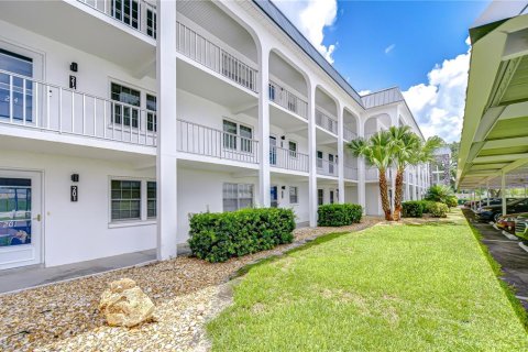 Condo in Zephyrhills, Florida, 1 bedroom  № 1767588 - photo 4