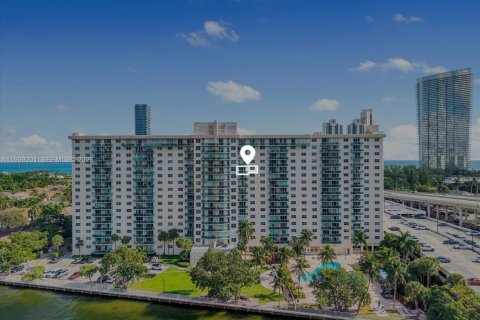Купить кондоминиум в Санни-Айлс-Бич, Флорида 1 спальня, 92.9м2, № 1997142 - фото 2