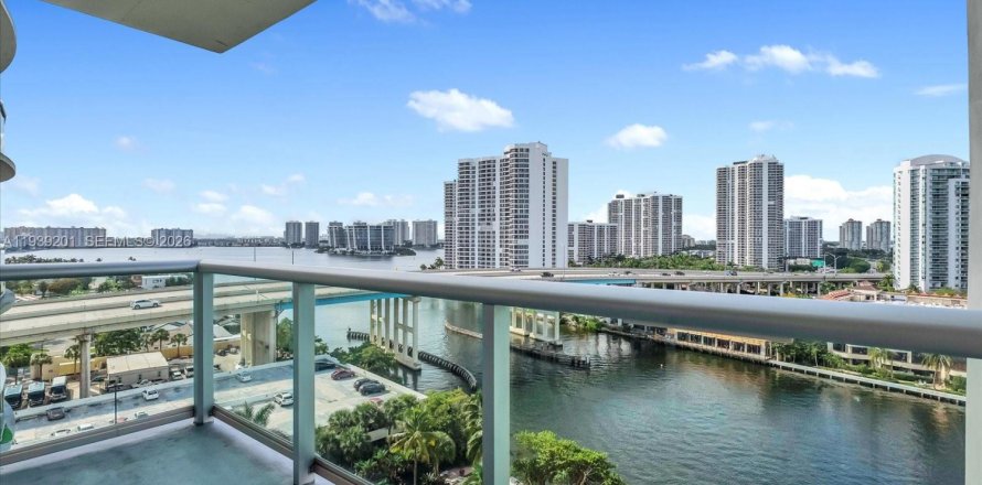 Кондоминиум с 1 спальней в Санни-Айлс-Бич, Флорида № 1997142