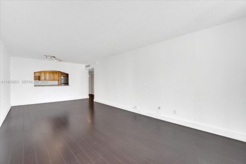 Купить кондоминиум в Санни-Айлс-Бич, Флорида 1 спальня, 92.9м2, № 1997142 - фото 4