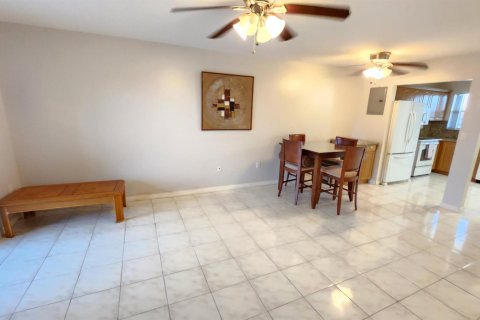 Condo in Sunrise, Florida, 2 bedrooms № 2250370