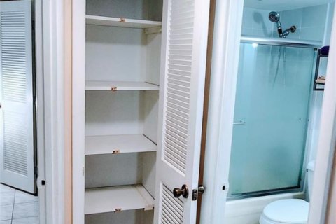 Condo in Sunrise, Florida, 2 bedrooms  № 2250370 - photo 23
