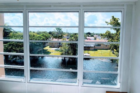 Condo in Sunrise, Florida, 2 bedrooms  № 2250370 - photo 4