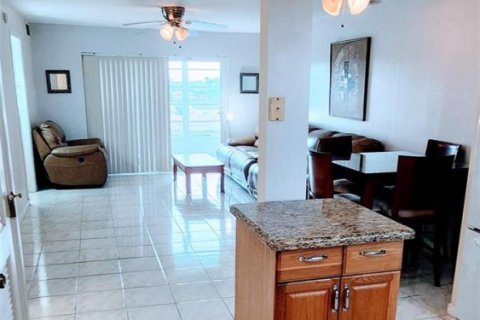 Condo in Sunrise, Florida, 2 bedrooms  № 2250370 - photo 19
