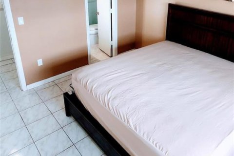 Condo in Sunrise, Florida, 2 bedrooms  № 2250370 - photo 12