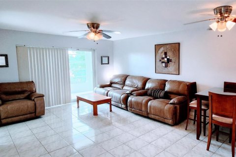 Condo in Sunrise, Florida, 2 bedrooms  № 2250370 - photo 8