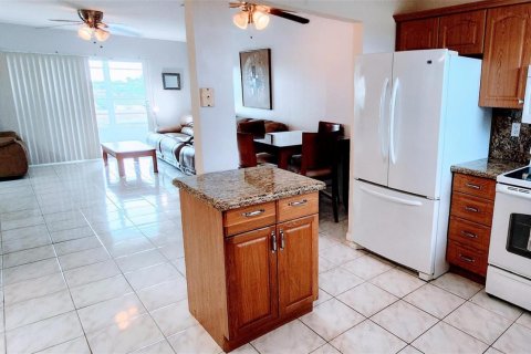 Condo in Sunrise, Florida, 2 bedrooms  № 2250370 - photo 6