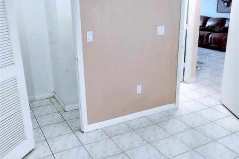 Condo in Sunrise, Florida, 2 bedrooms  № 2250370 - photo 17