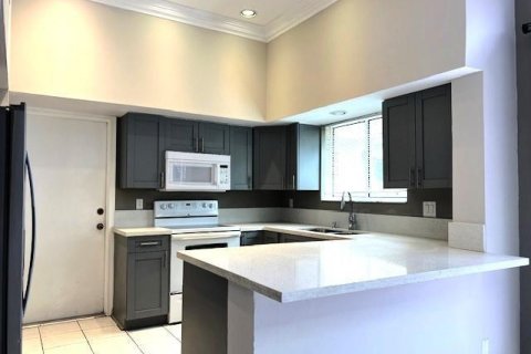 House in Plantation, Florida 4 bedrooms, 158.31 sq.m. № 2261367 - photo 5