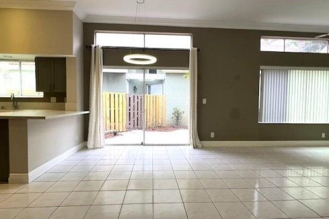 House in Plantation, Florida 4 bedrooms, 158.31 sq.m. № 2261367 - photo 9
